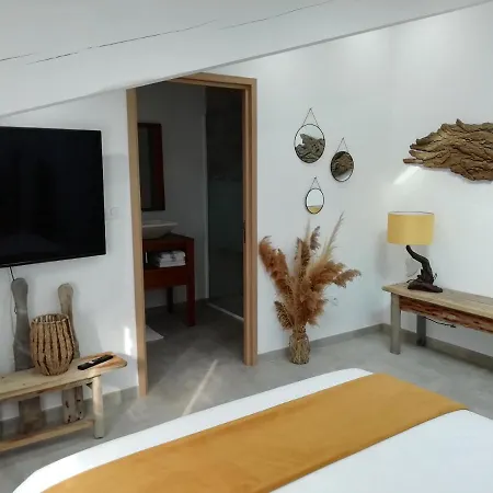 Appartement Au Dessus De La Maison Du Saunier Salin-de-Giraud Exterior foto